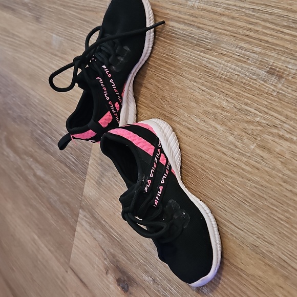 Fila Shoes Size 9 Black And Pink Good Condition - Picture 3 of 5